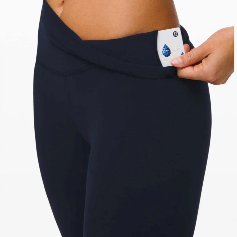 Lululemon sz 10 Align Crop 23